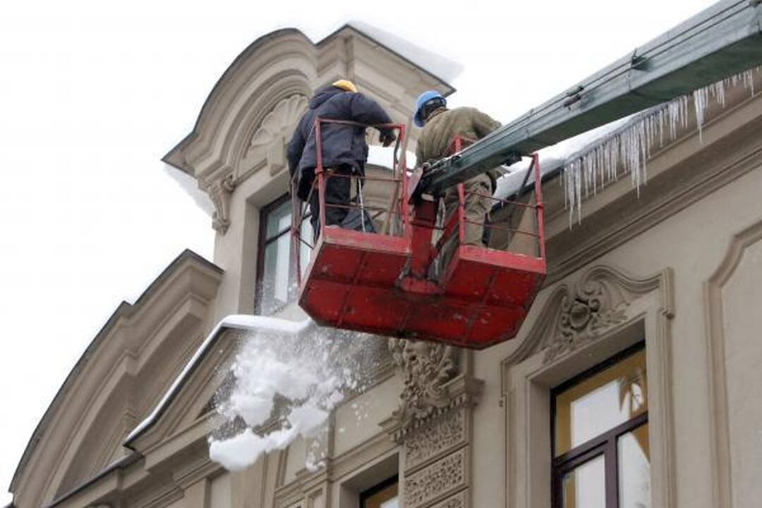 Vilniaus stogai vaduojami nuo varveklių
