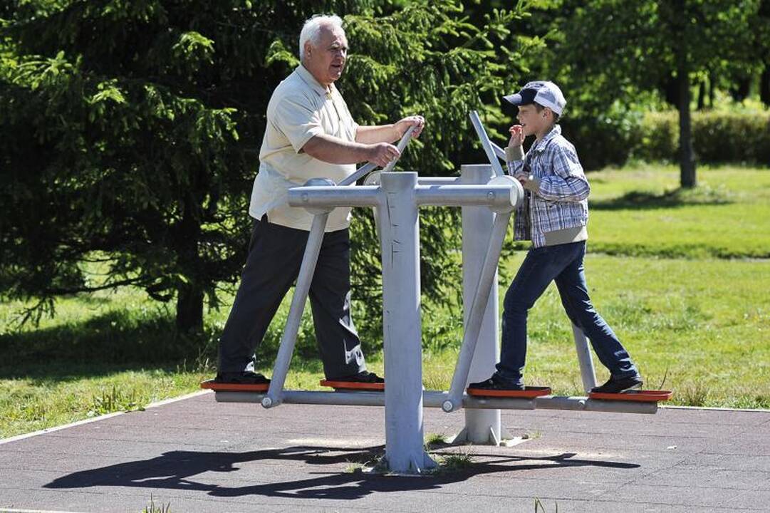 Kauniečiai traukia sportuoti į miesto parkus
