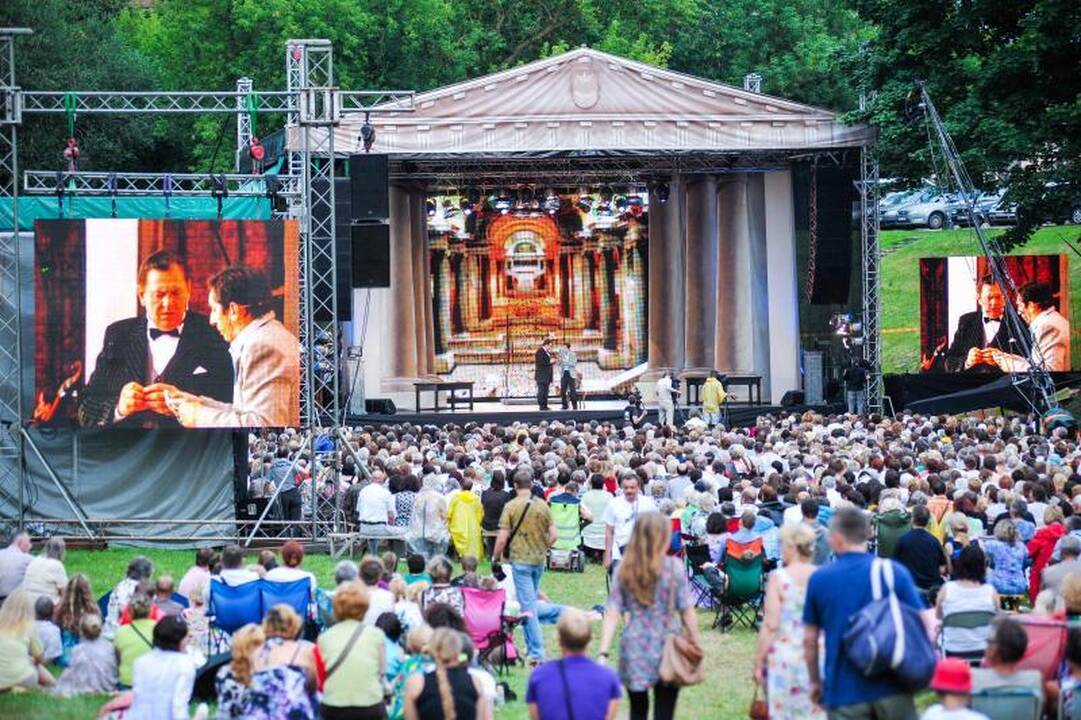 „Operetę Kauno pilyje“ lydėjo saulės ir gerbėjų šiluma