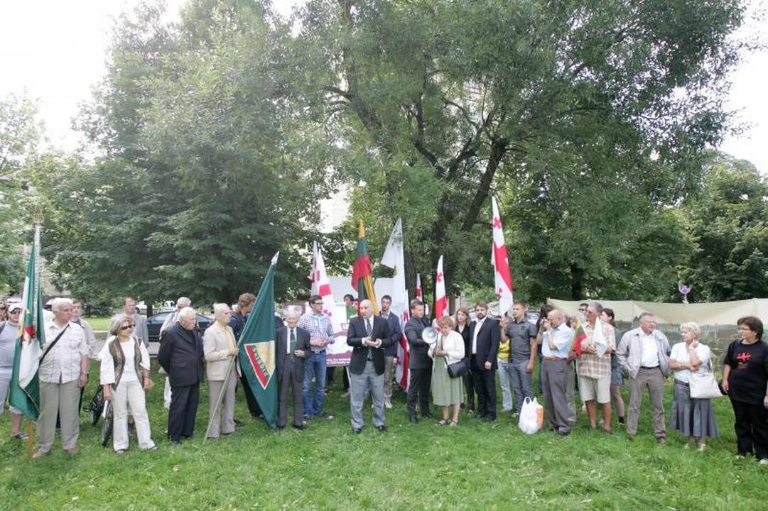 Konservatoriai prie Rusijos ambasados reiškė paramą Gruzijai