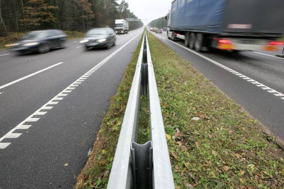 Autostradoje tarp Vilniaus ir Kauno – dvi požeminės pėsčiųjų perėjos