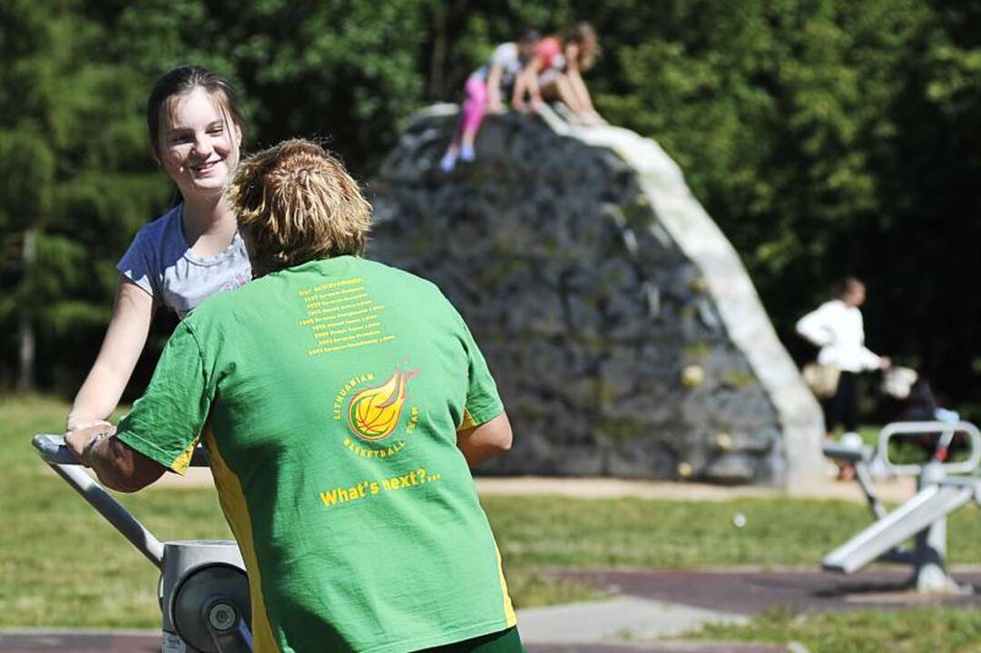 Kauniečiai traukia sportuoti į miesto parkus