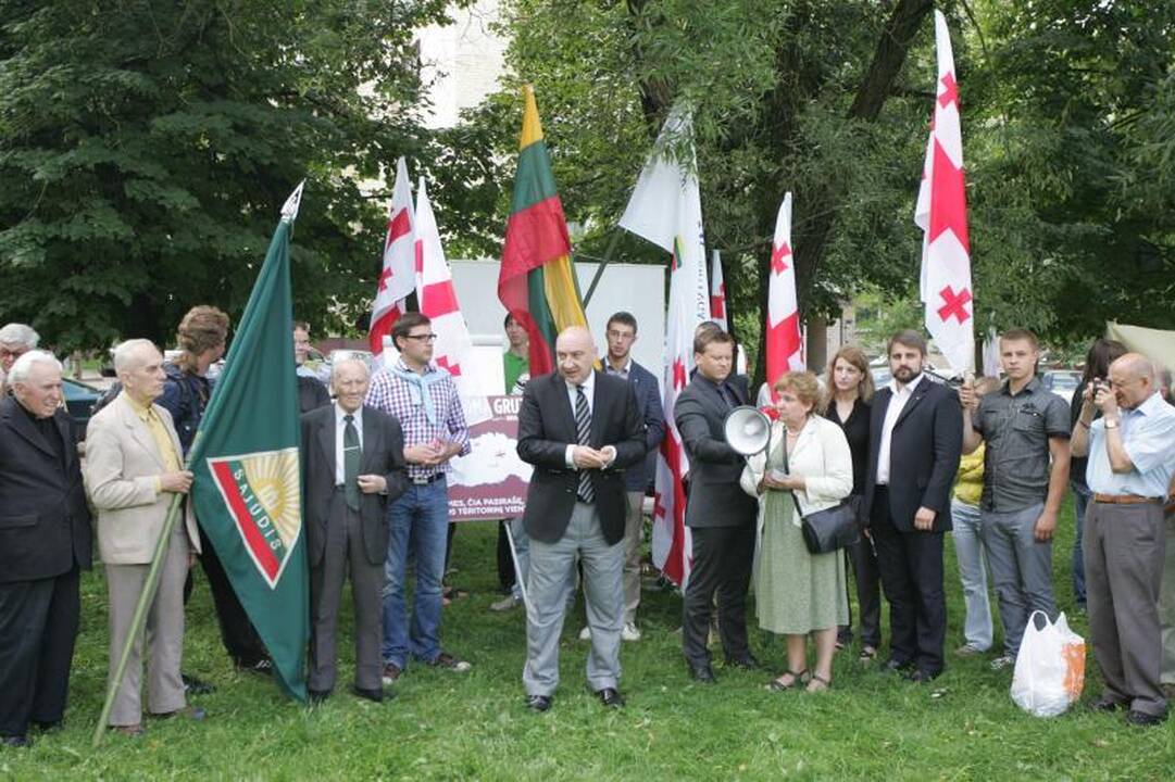 Konservatoriai prie Rusijos ambasados reiškė paramą Gruzijai