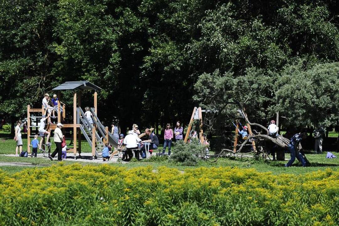 Kauniečiai traukia sportuoti į miesto parkus