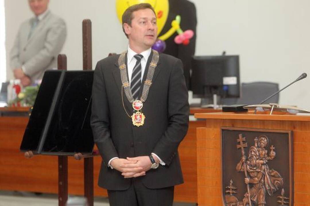 Garsi orangutangų globėja Fredoje sodino ąžuolus