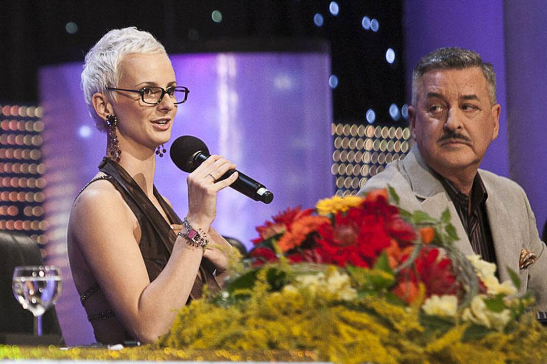„Kviečiu šokti“ šokėjai susivienijo prieš I.Šimukauskienę