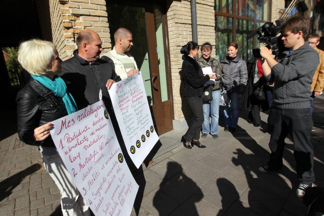 Premjeras piketuojantiems pareigūnams: turime gyventi pagal išgales