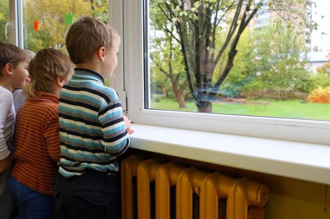 Vaikų darželiuose ir ligoninėse radiatoriai pradės šilti pirmadienį