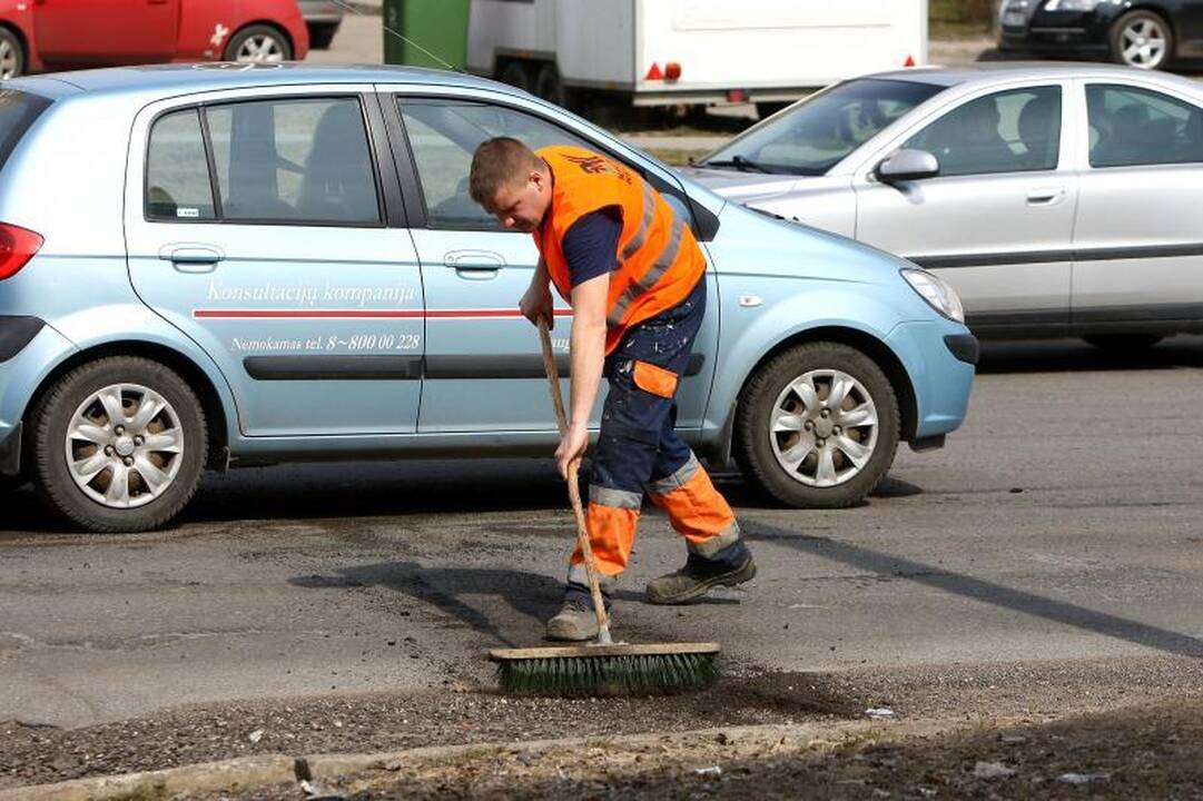 Kaunas paskelbė karą duobėms: kelininkai pluša iš peties