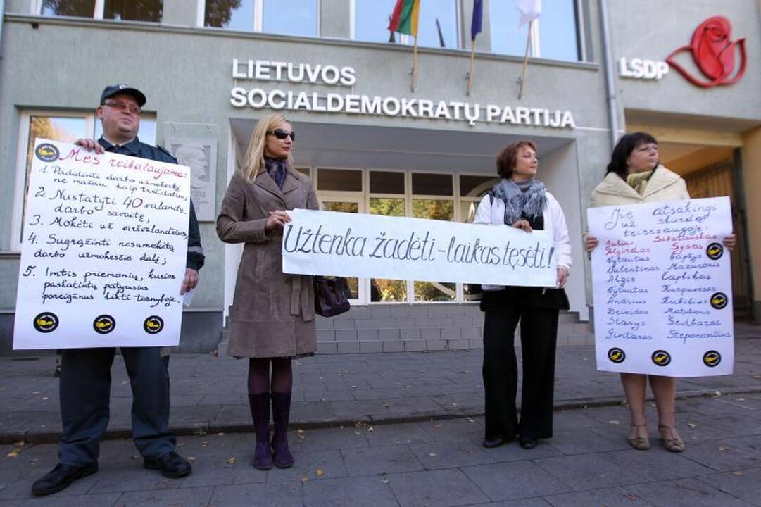 Premjeras piketuojantiems pareigūnams: turime gyventi pagal išgales