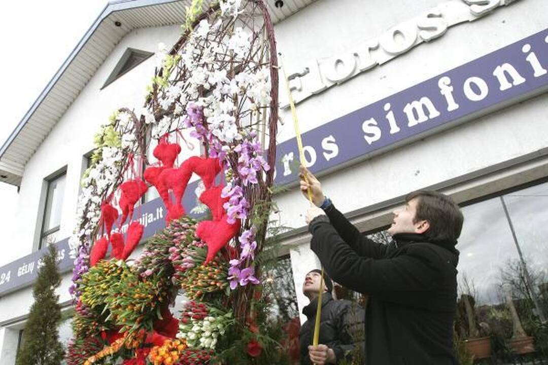 Floristai sukūrė rekordinę gėlių kompoziciją „Pulsuojanti širdis“