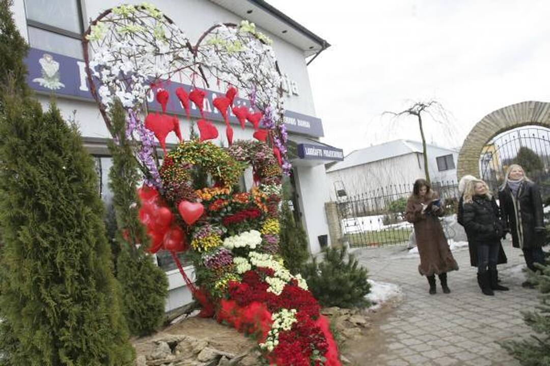 Floristai sukūrė rekordinę gėlių kompoziciją „Pulsuojanti širdis“
