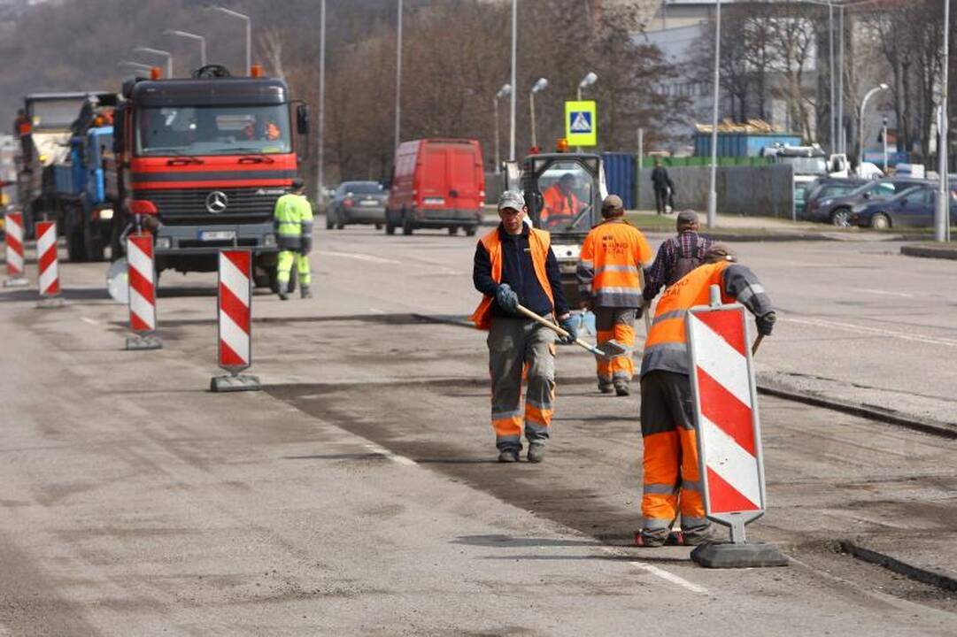 Kaunas paskelbė karą duobėms: kelininkai pluša iš peties