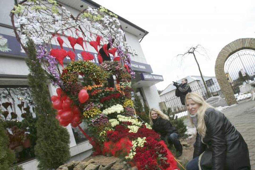 Floristai sukūrė rekordinę gėlių kompoziciją „Pulsuojanti širdis“
