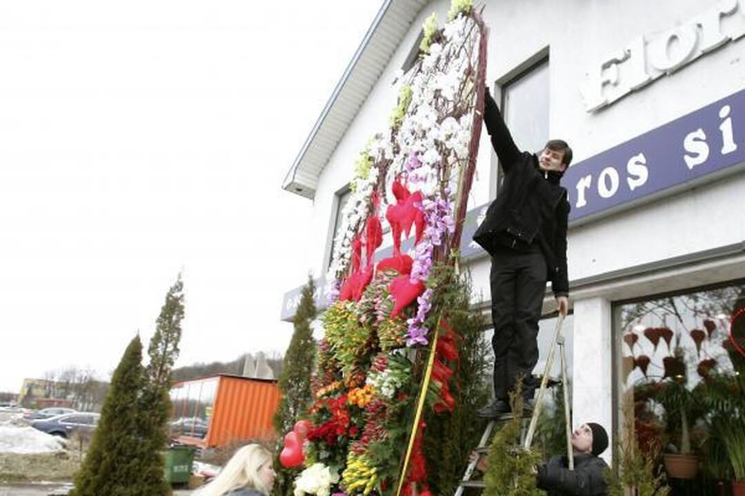 Floristai sukūrė rekordinę gėlių kompoziciją „Pulsuojanti širdis“