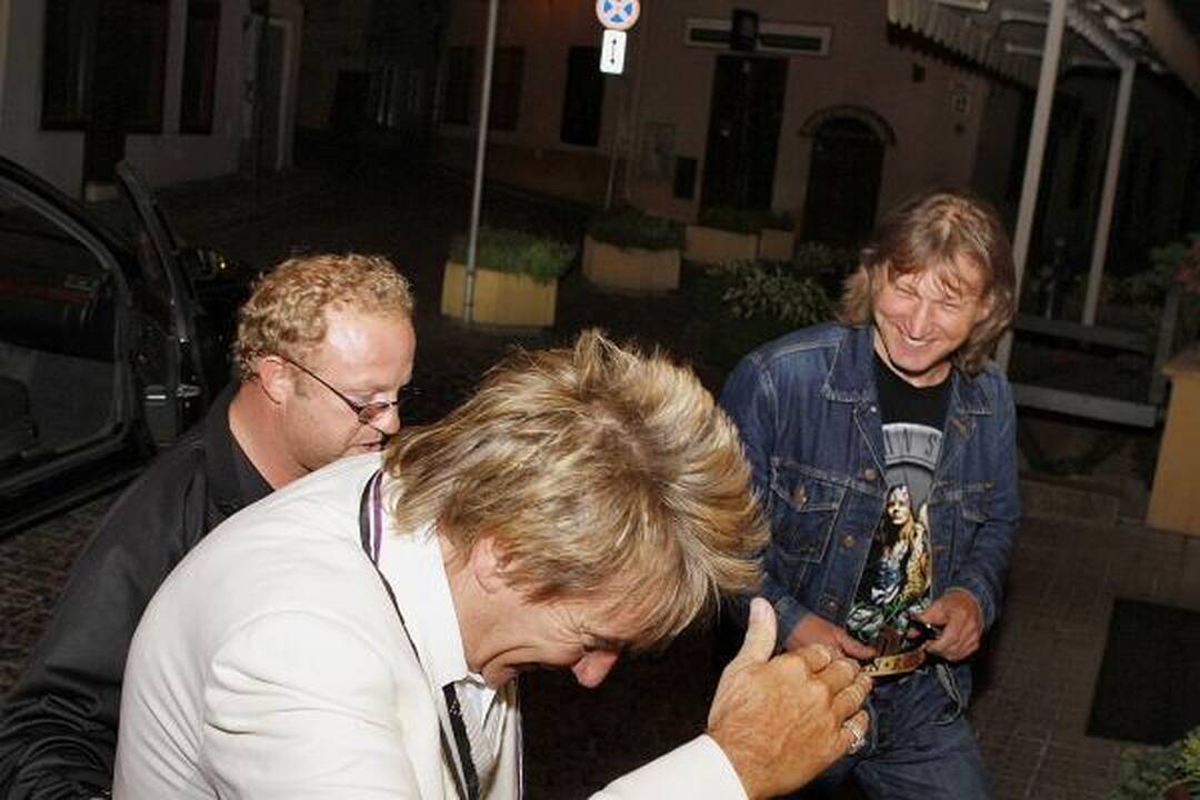 Rodas Stewartas atvyko į Lietuvą