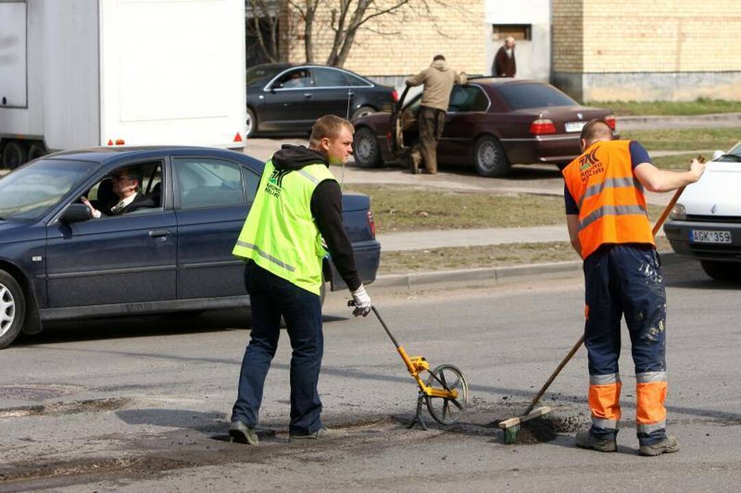 Kaunas paskelbė karą duobėms: kelininkai pluša iš peties