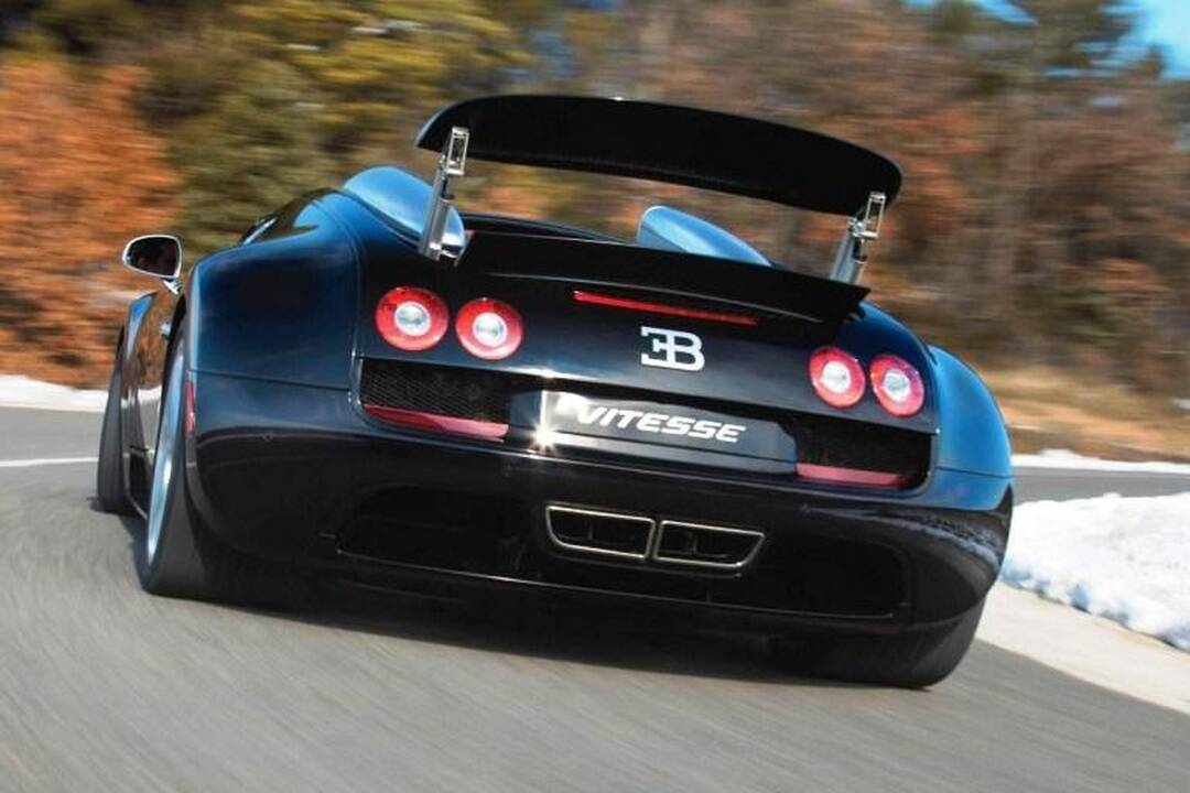 „Bugatti“ pradėjo reklamuoti greičiausią pasaulyje „roadsterį“