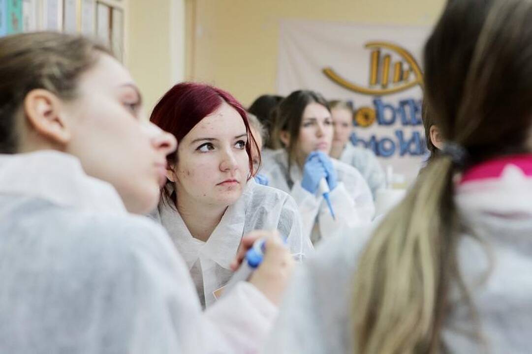 Klaipėdos gimnazistai trumpam tapo mokslininkais