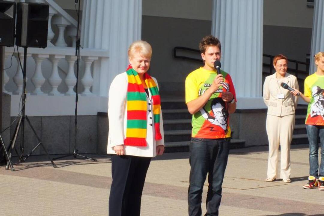Prezidentė išbandė krepšinio kamuolio šoklumą