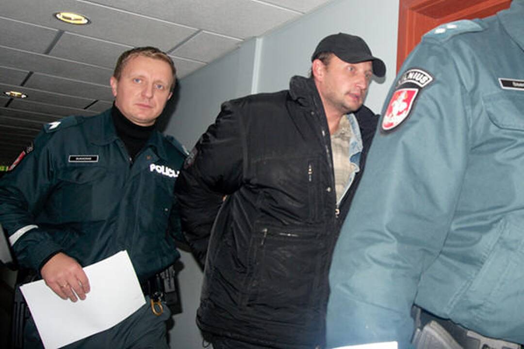 Teismas leido suimti keturmetės prievartavimu įtariamus vyrus 