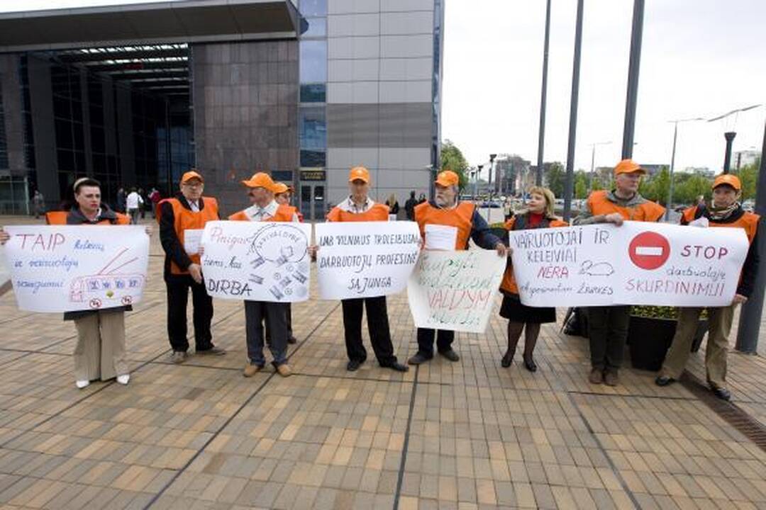 Vairuotojai prašo valdžios gelbėti troleibusų parką