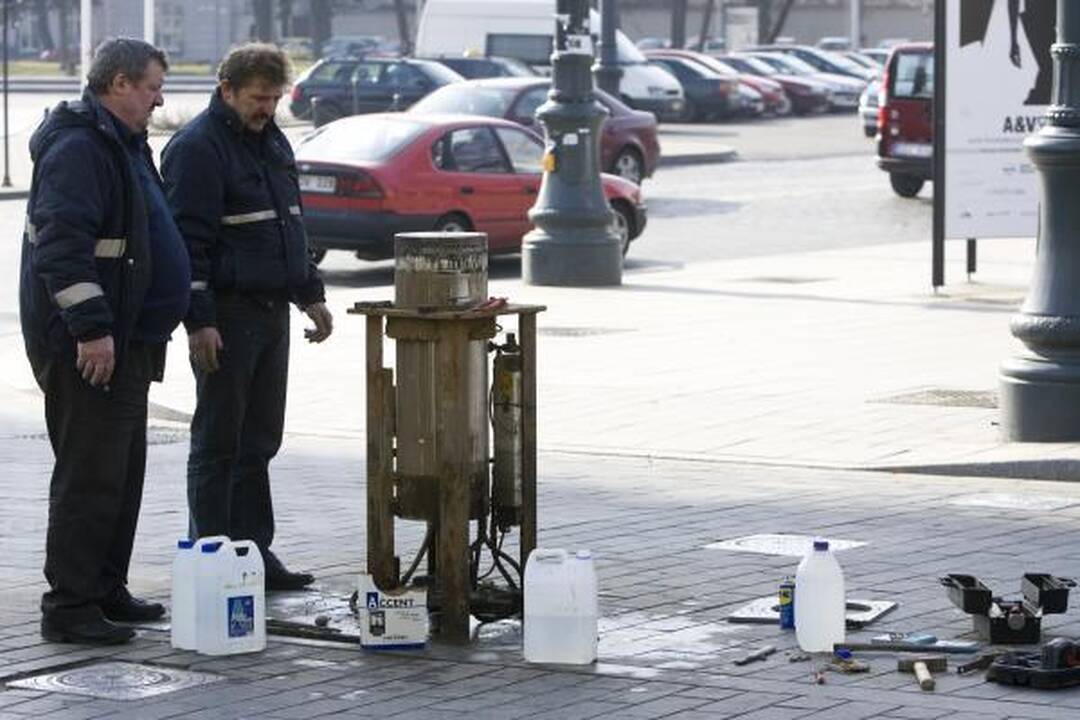 Gedimino prospekto užkardai ruošiami naujam sezonui
