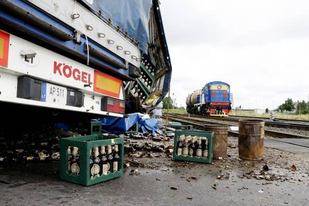 Uostamiestyje ant gatvės pasipylė alus