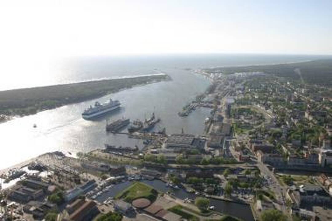 Politikai ragina spartinti darbus uoste
