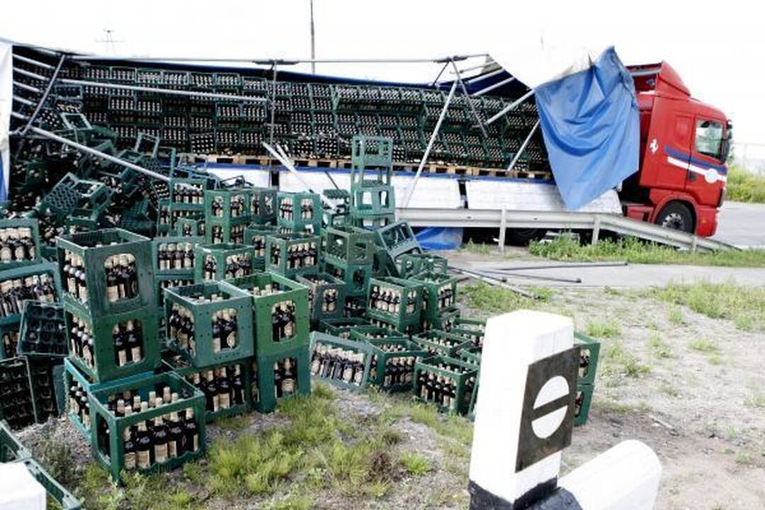 Uostamiestyje ant gatvės pasipylė alus