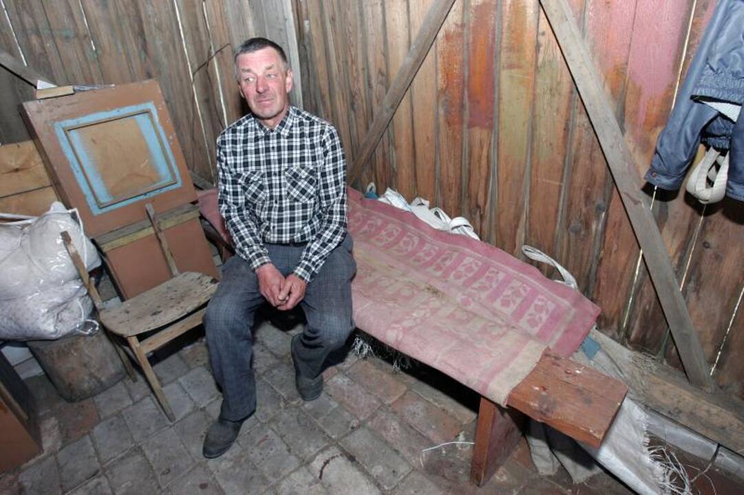 Sudegusią Paštuvos bažnyčią saugo nuo dar vienos nelaimės