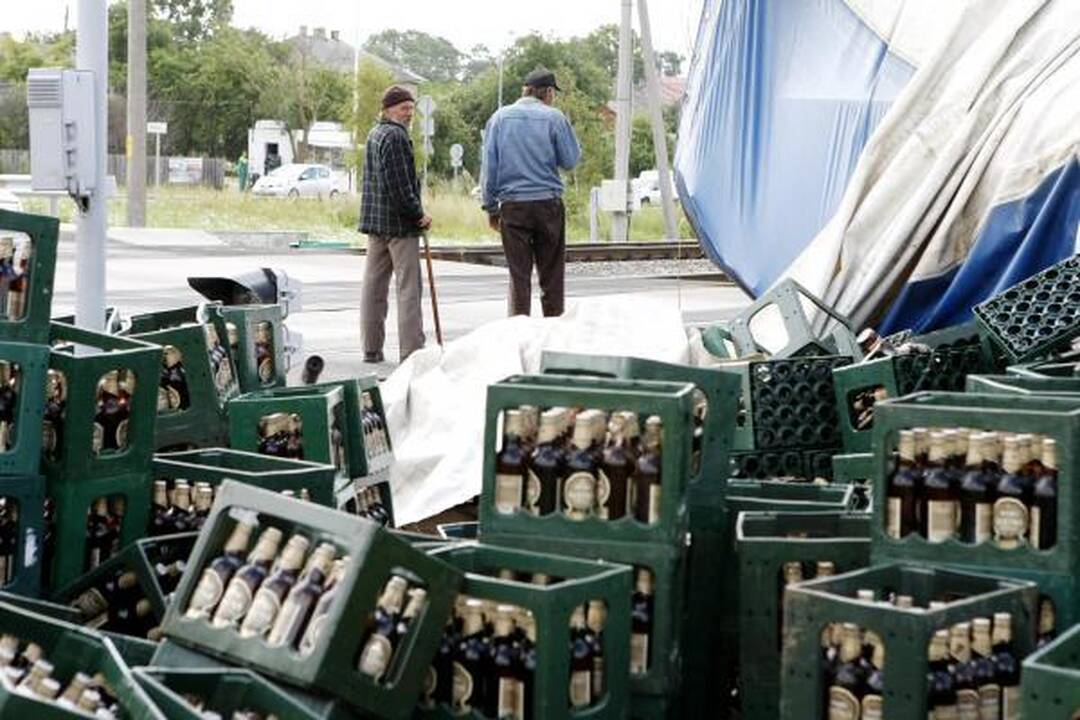 Uostamiestyje ant gatvės pasipylė alus