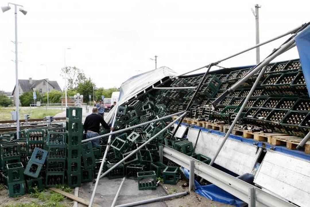 Uostamiestyje ant gatvės pasipylė alus