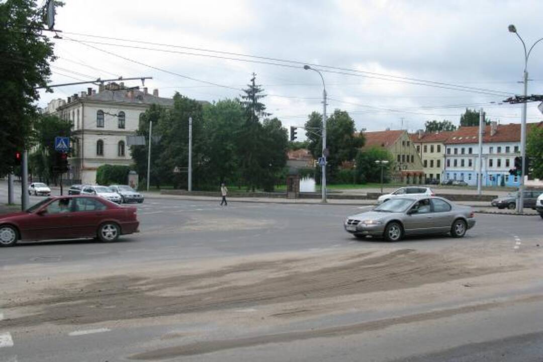 Per Kauną praūžusi audra sėmė rūsius, automobilius ir prišiukšlino gatves