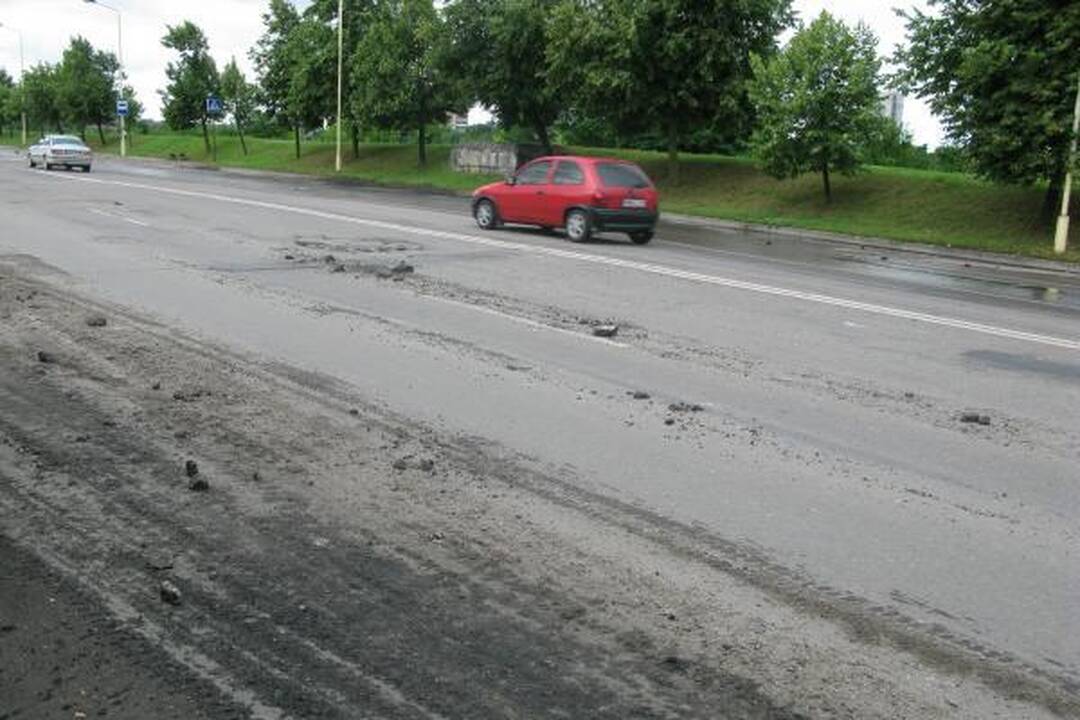 Per Kauną praūžusi audra sėmė rūsius, automobilius ir prišiukšlino gatves