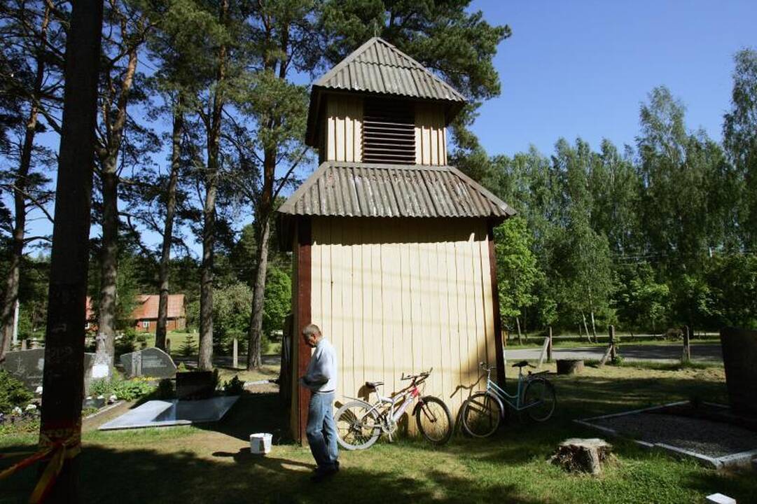 Sudegusią Paštuvos bažnyčią saugo nuo dar vienos nelaimės