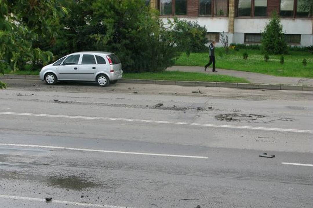 Per Kauną praūžusi audra sėmė rūsius, automobilius ir prišiukšlino gatves