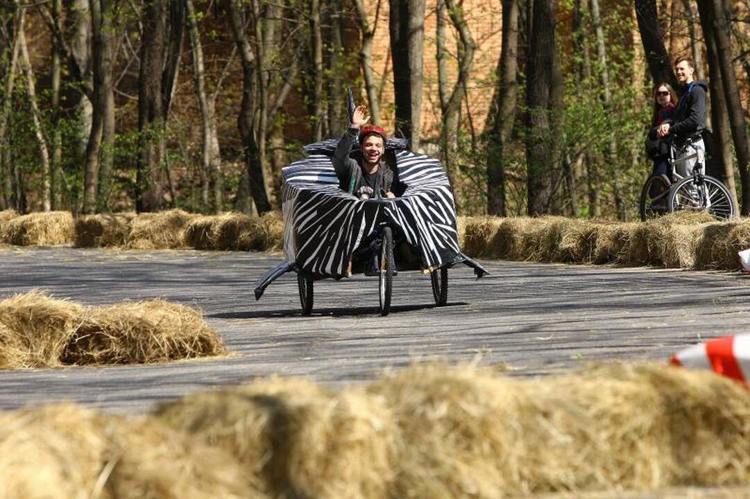 Studentų festivalis startavo riedžių lenktynėmis