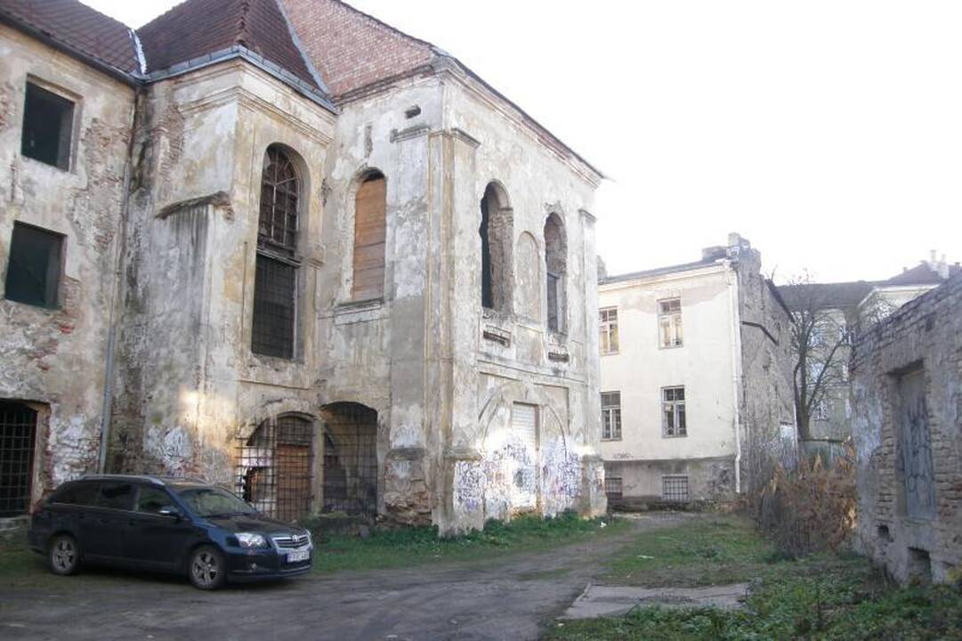 Bjauri dykynė Vilniaus senamiestyje - galvos skausmas gimnazijai