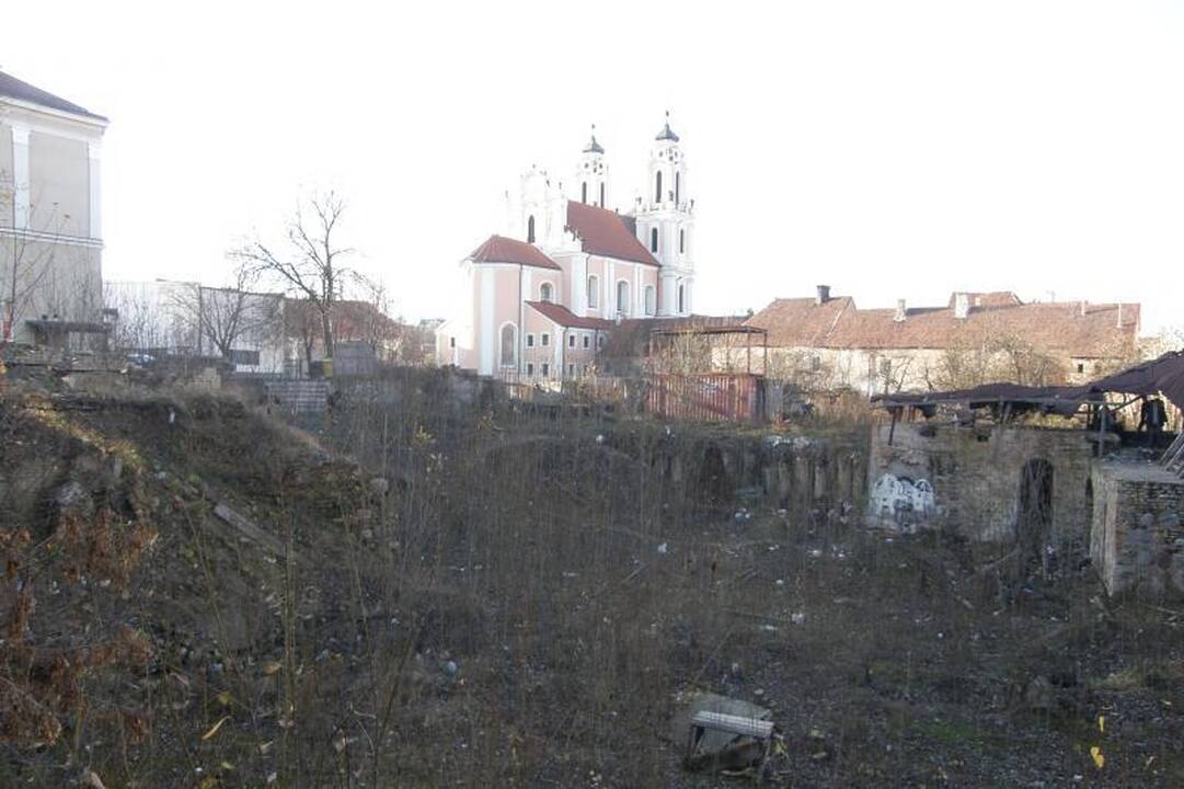 Bjauri dykynė Vilniaus senamiestyje - galvos skausmas gimnazijai