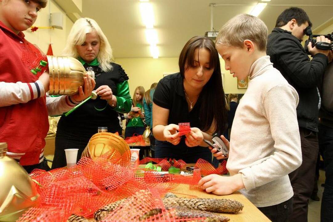 Laisvės alėjoje eglę papuoš žalgiriečių rankomis sukurti žaisliukai