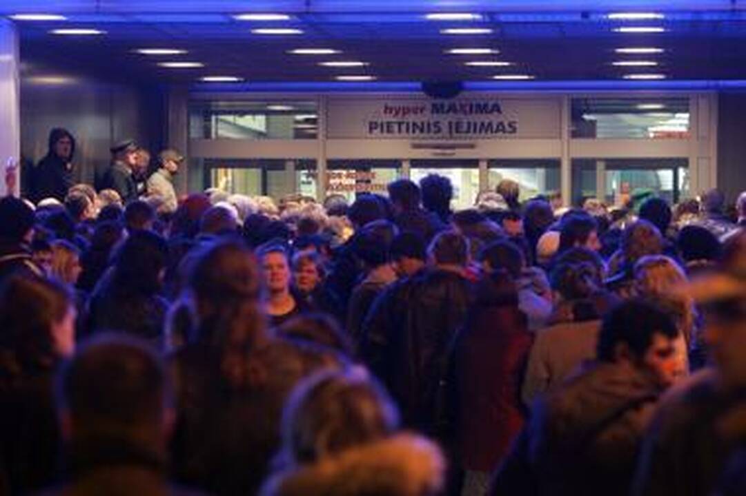 Naktinis išpardavimas – „Akropolyje ir „ICG kompiuteriuose“