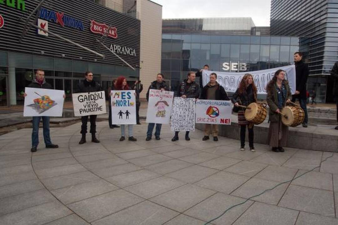 Proteste prieš gėjų eitynes - radikalūs šūkiai (papildyta)