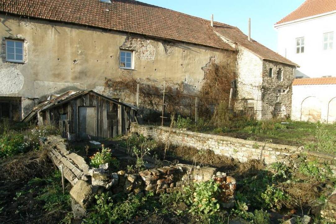 Bjauri dykynė Vilniaus senamiestyje - galvos skausmas gimnazijai