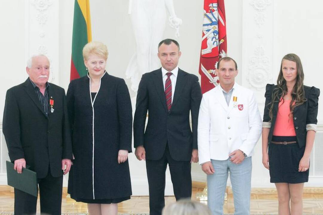 Prezidentė apdovanojo dar tris pasižymėjusius olimpiečius