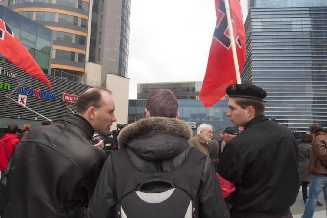 Proteste prieš gėjų eitynes - radikalūs šūkiai (papildyta)