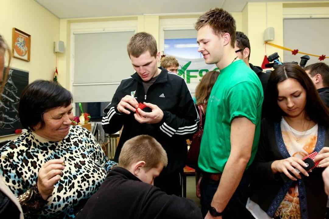 Laisvės alėjoje eglę papuoš žalgiriečių rankomis sukurti žaisliukai