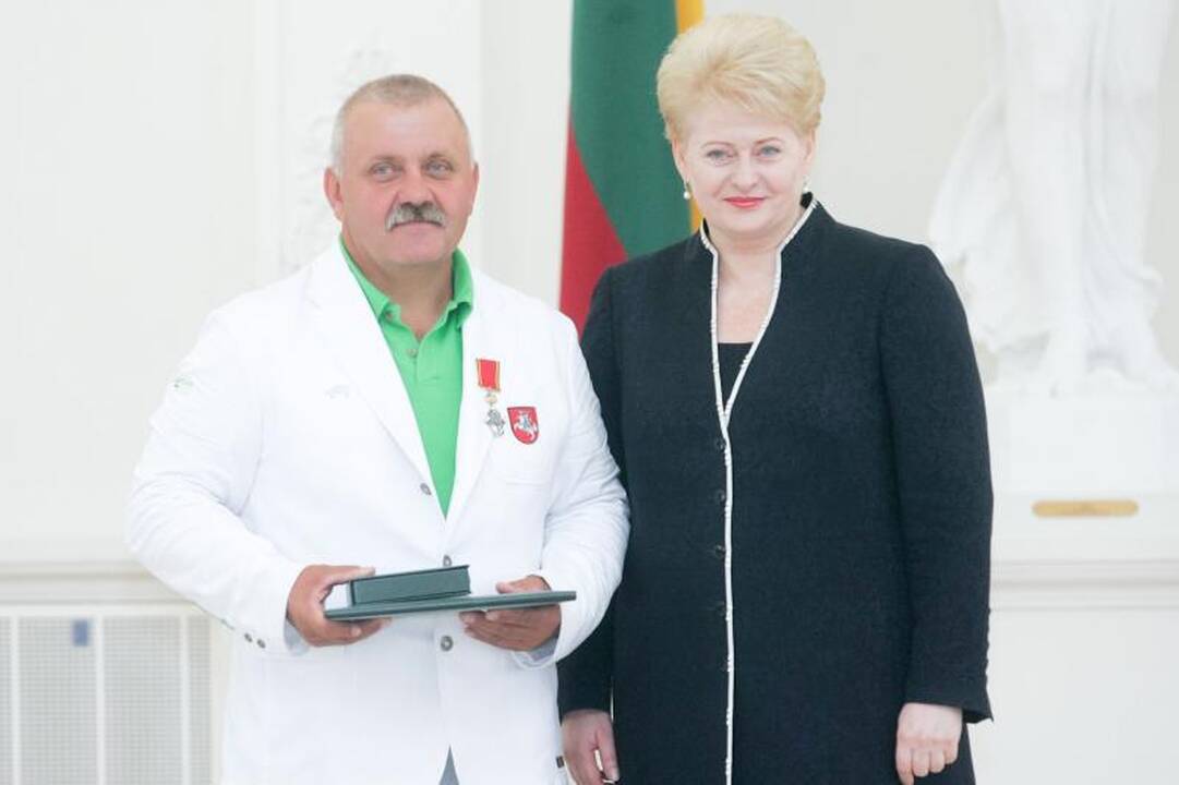 Prezidentė apdovanojo dar tris pasižymėjusius olimpiečius