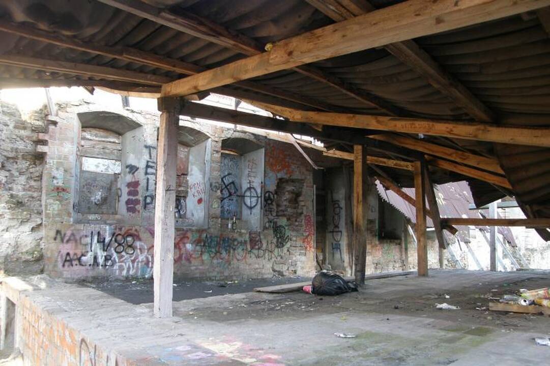 Bjauri dykynė Vilniaus senamiestyje - galvos skausmas gimnazijai