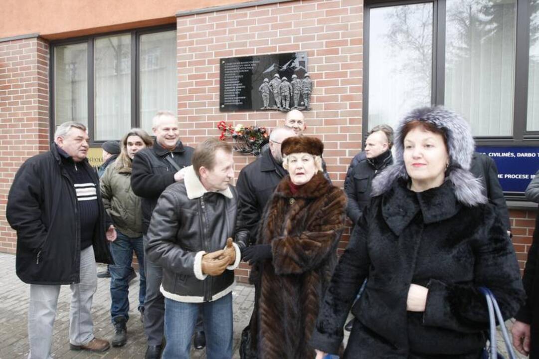 Afganistano karo aukoms - meno kūrinys „Juodoji tulpė“